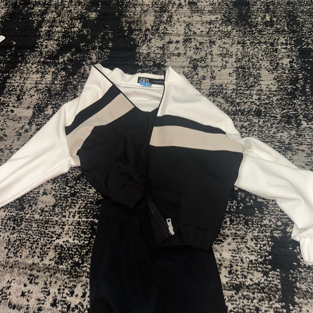 Zara Women's Black and White Bomber Jacket